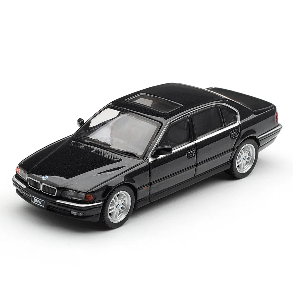 Mini GT 1:64 BMW 750IL – Black Sapphire – DiecastTalk