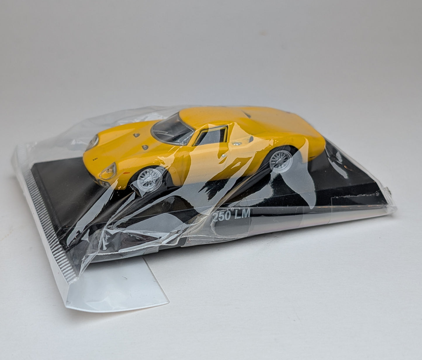 KYOSHO 1:64 Ferrari 250 LM (Yellow)