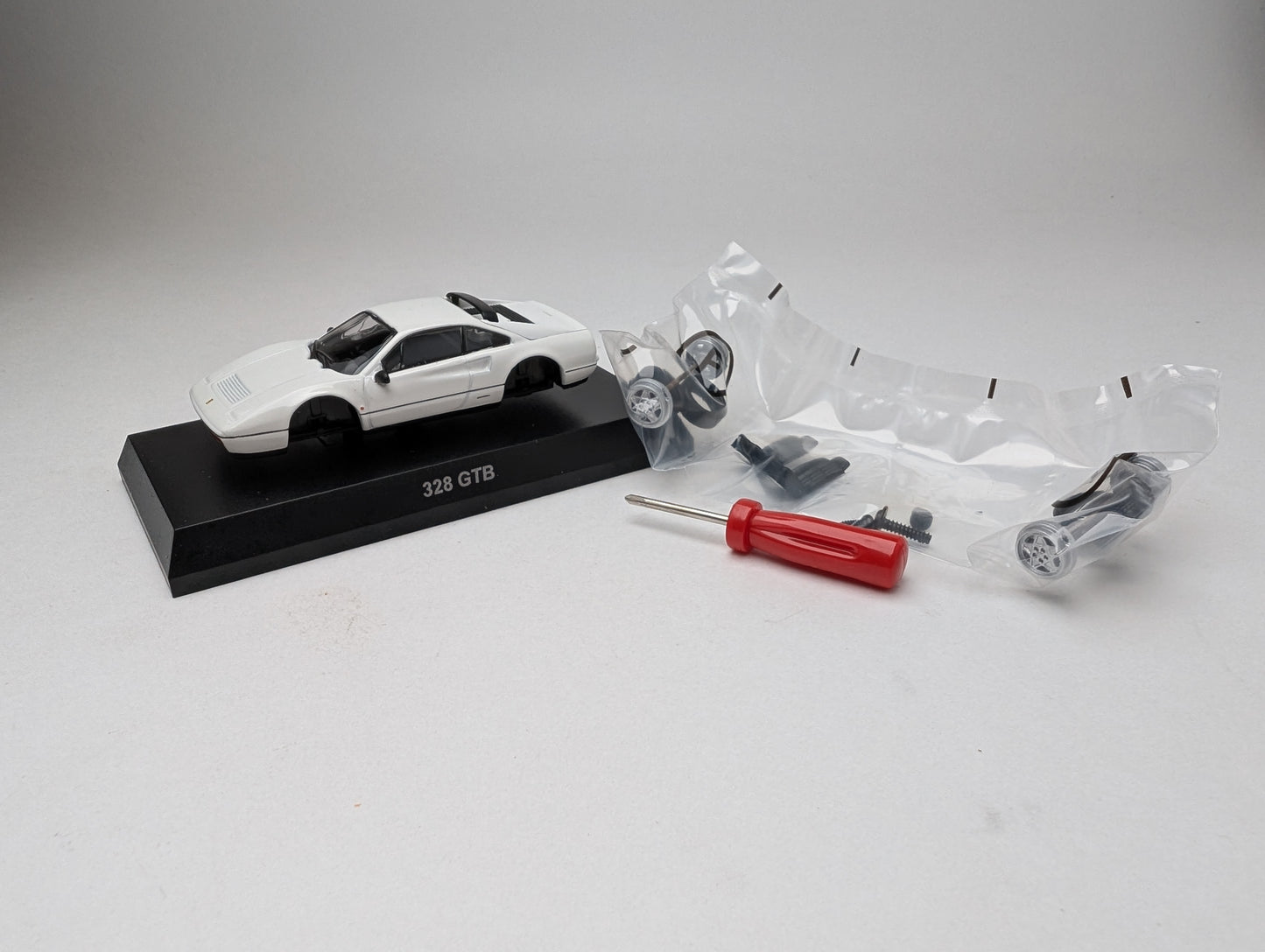 KYOSHO 1:64 Ferrari 328 GTB White (with tools)