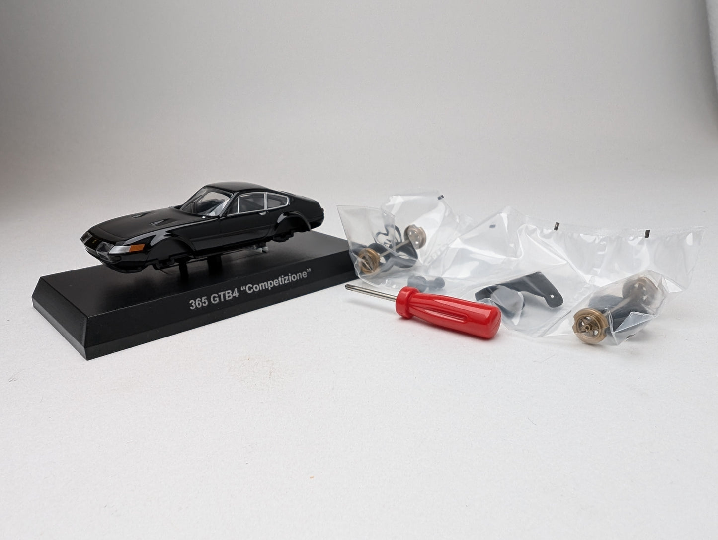 KYOSHO 1:64 Ferrari 365 GTB4 "Competizione" Black (with tools)