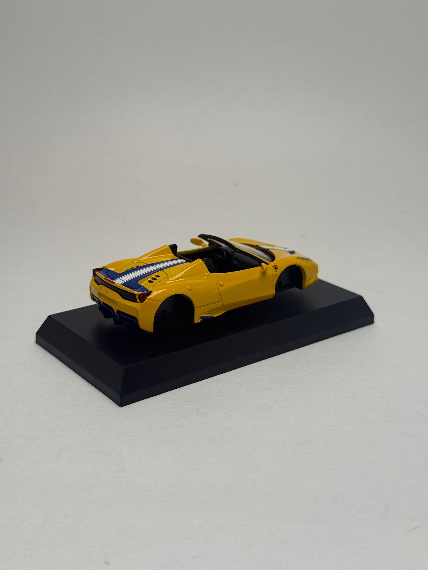 KYOSHO 1:64 Ferrari 458 Speciale A (Yellow)