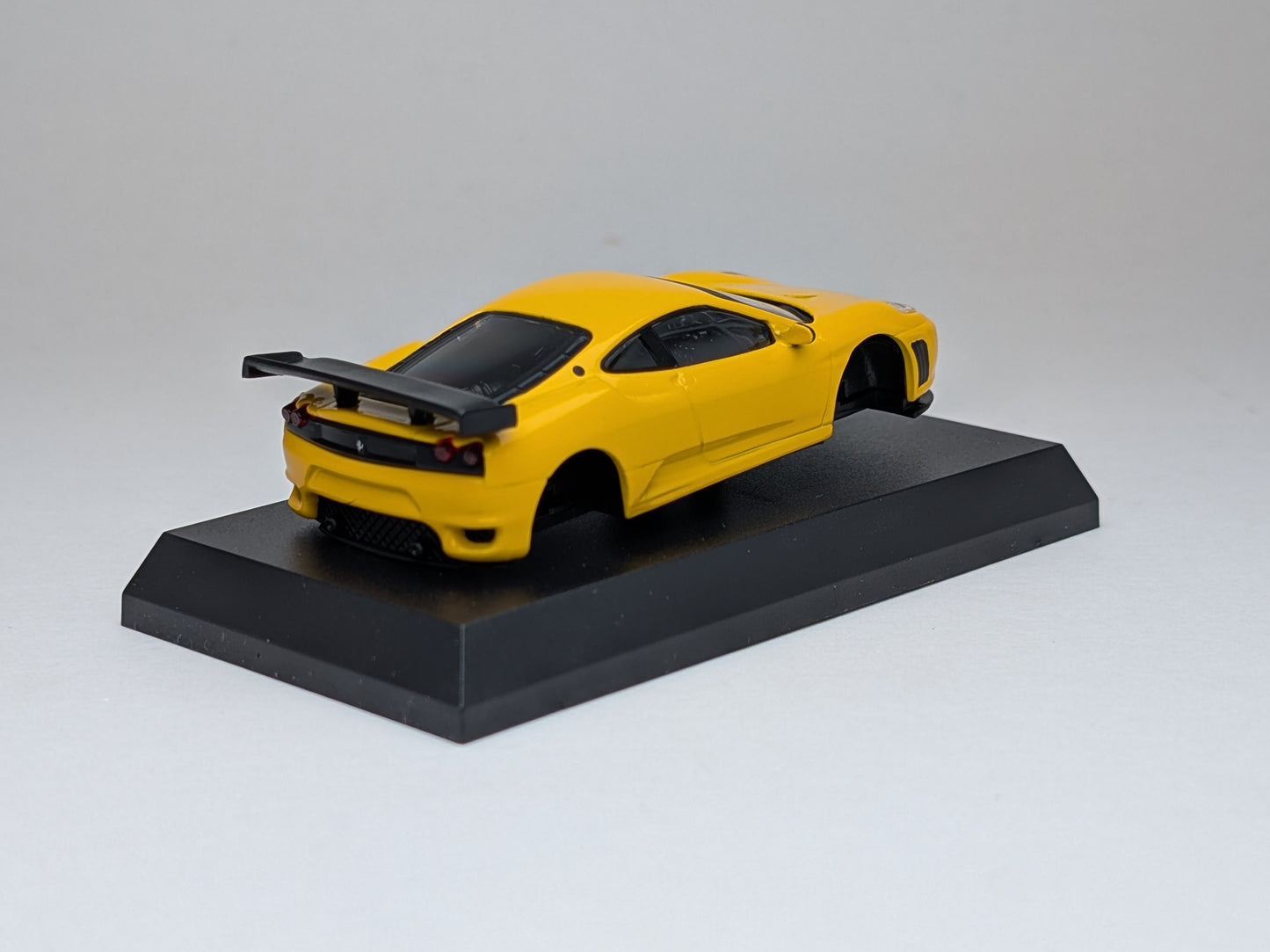 KYOSHO 1:64 Ferrari F430 GT (Black/Yellow/Red)
