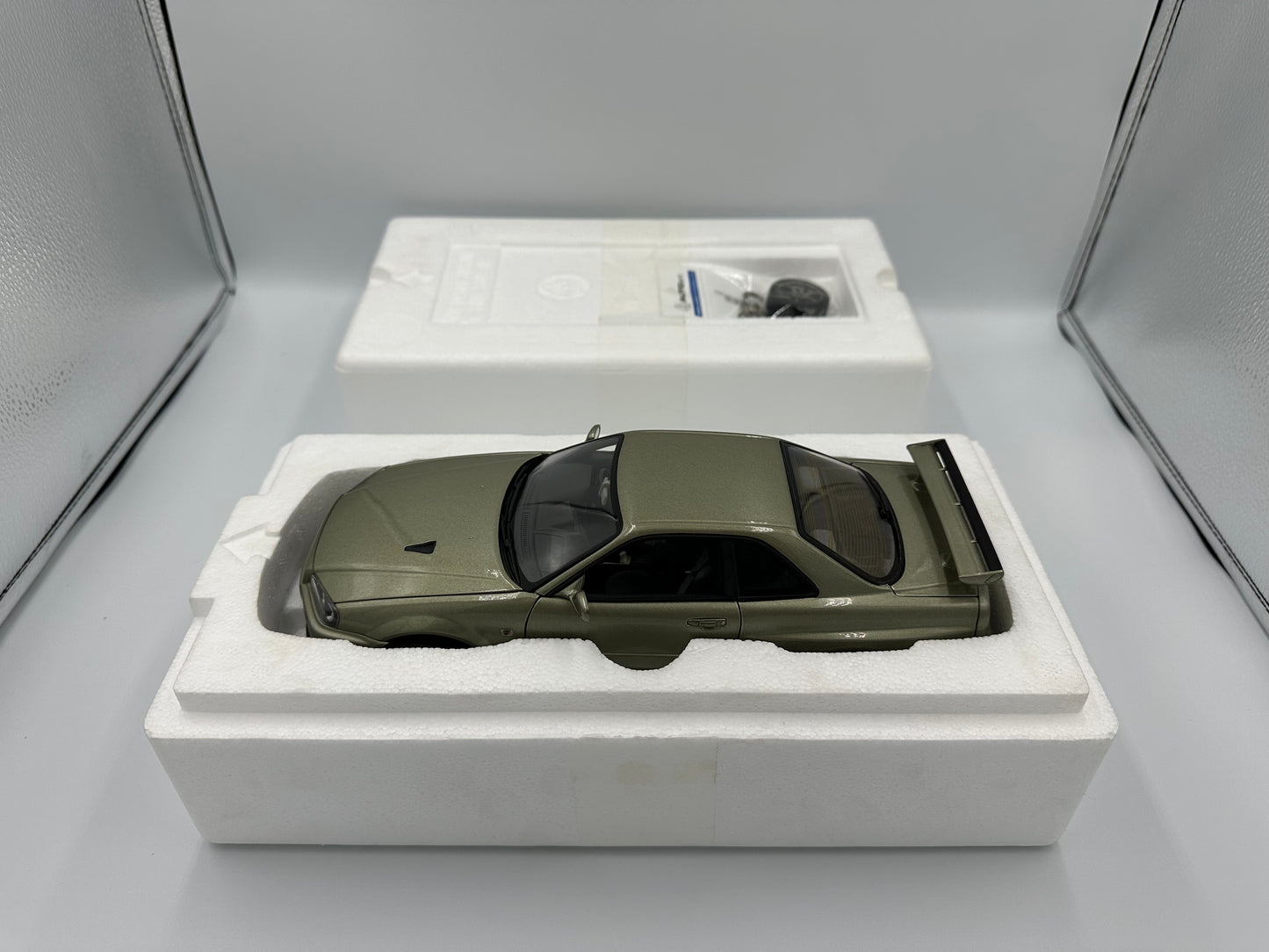 AUTOart 1/18 Nissan Skyline R34 GTR Millennium Jade