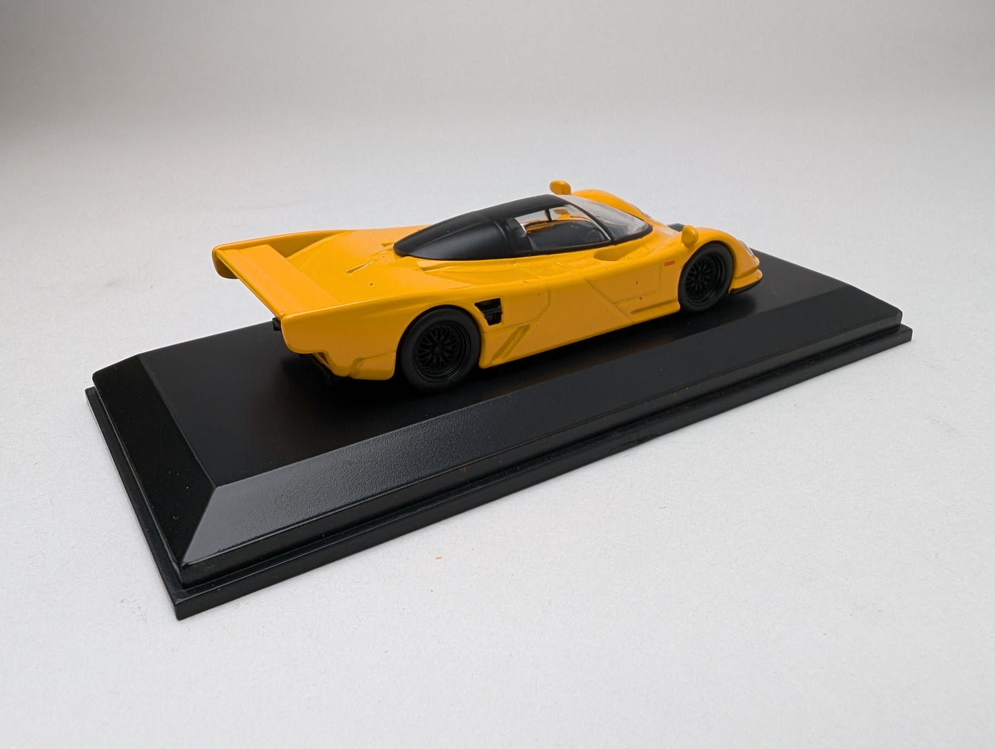 KYOSHO 1:64 Porsche 962C (Yellow)