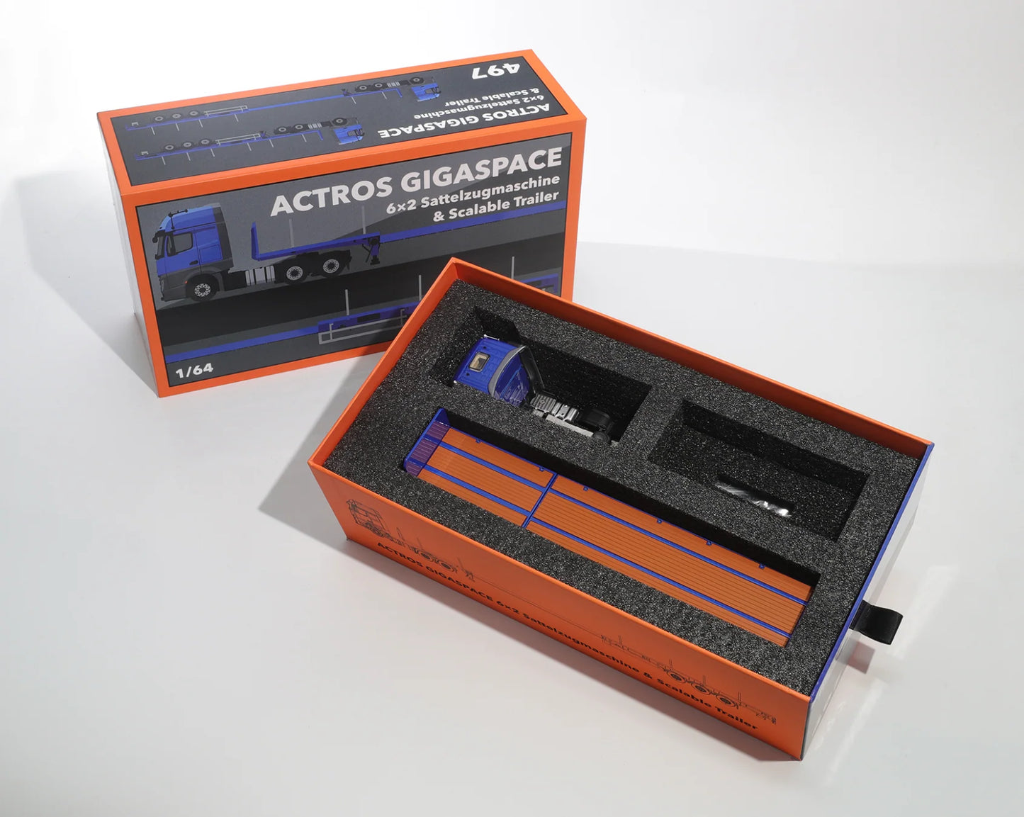 GCD 1/64 Mercedes-Benz Actros 3 axle tractor with retractable trailer (Blue/Grey)