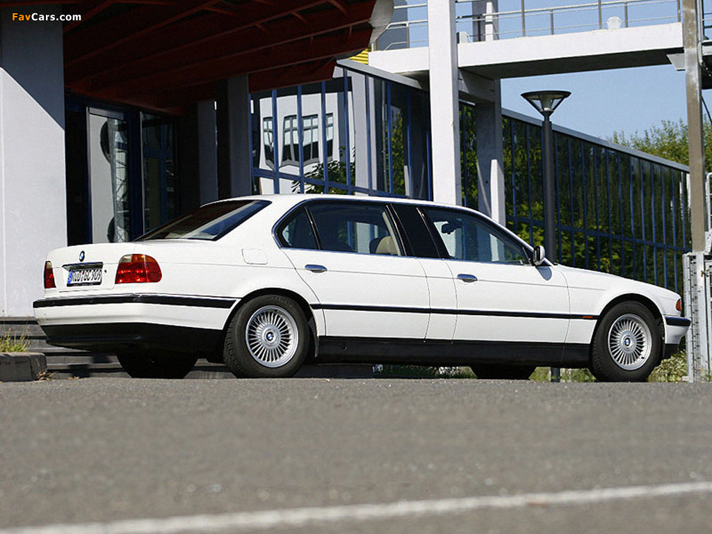 DCM 1:64 BMW E38 7 Series L7 Limo – DiecastTalk