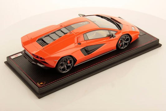 MR Collection 1:18 Lamborghini Countach LPI 800-4 Arancio Orange