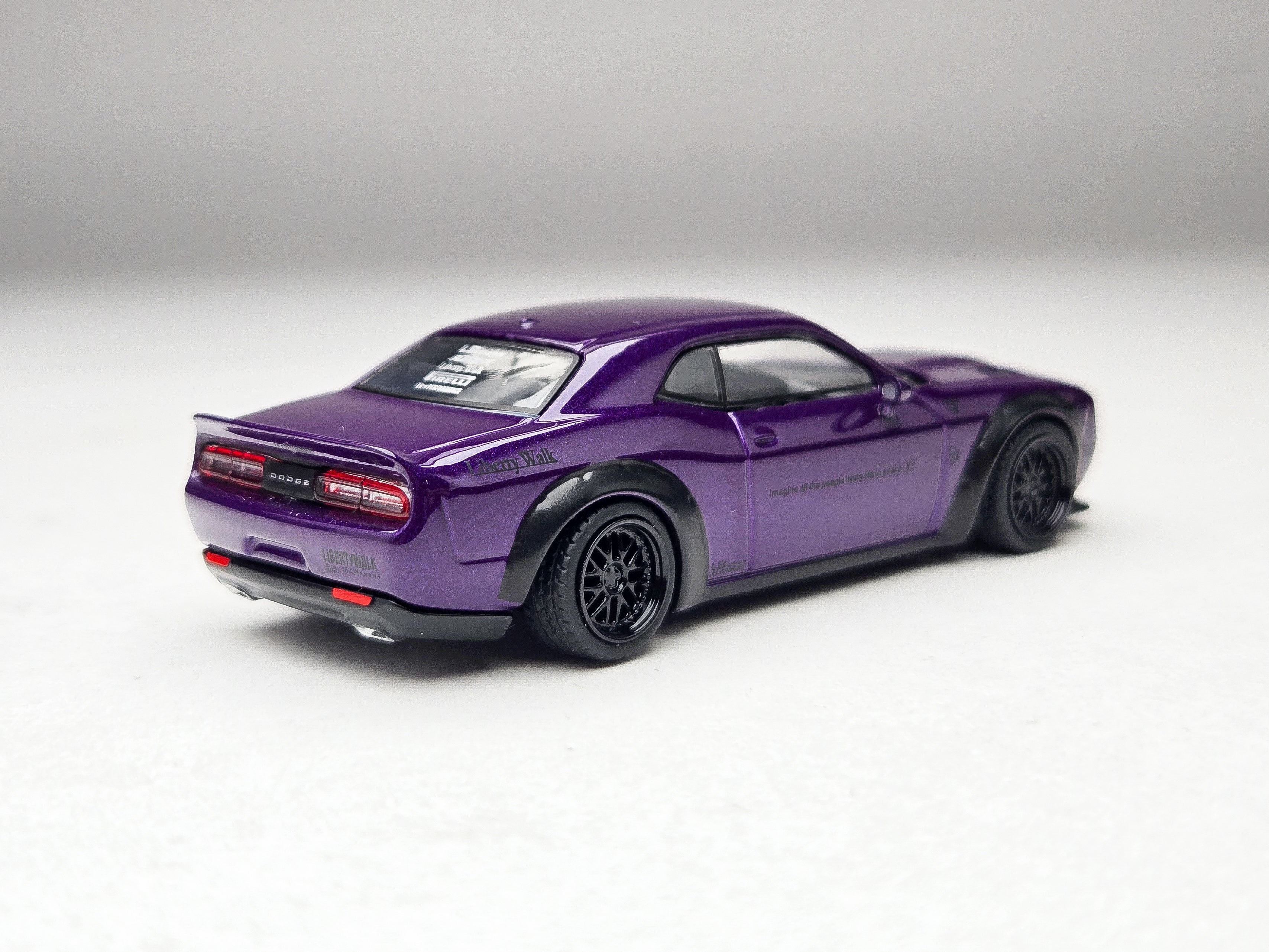 Tarmac Works 1:64 Japan Exclusive LBWK Dodge Challenger Purple