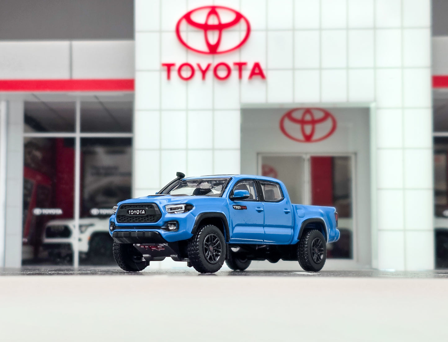 (Bundle) DiecastTalk 1/64 Toyota Tacoma TRD PRO Voodoo Blue + Diorama
