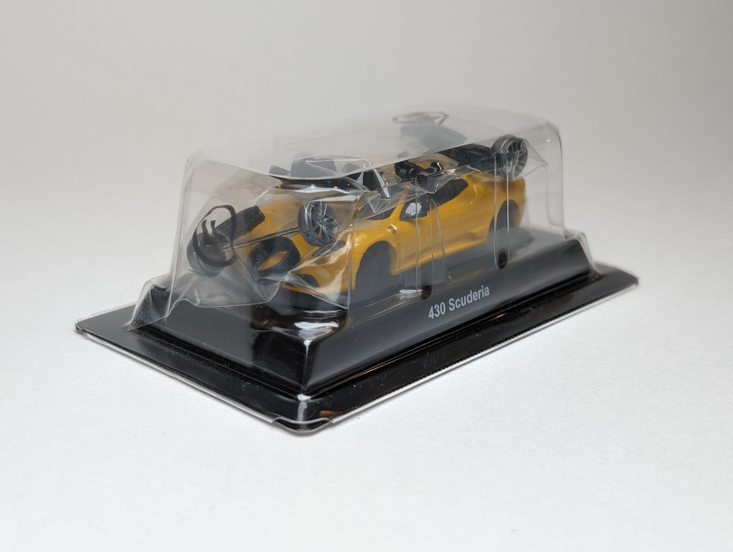 KYOSHO 1:64 Ferrari 430 Scuderia (Yellow)