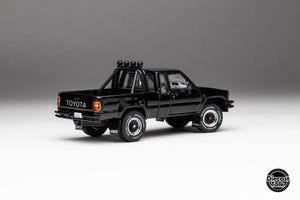 Japan Exclusive DiecastTalk Exclusive 1/64 Toyota 1985 Hilux SR5 Xtracab Black