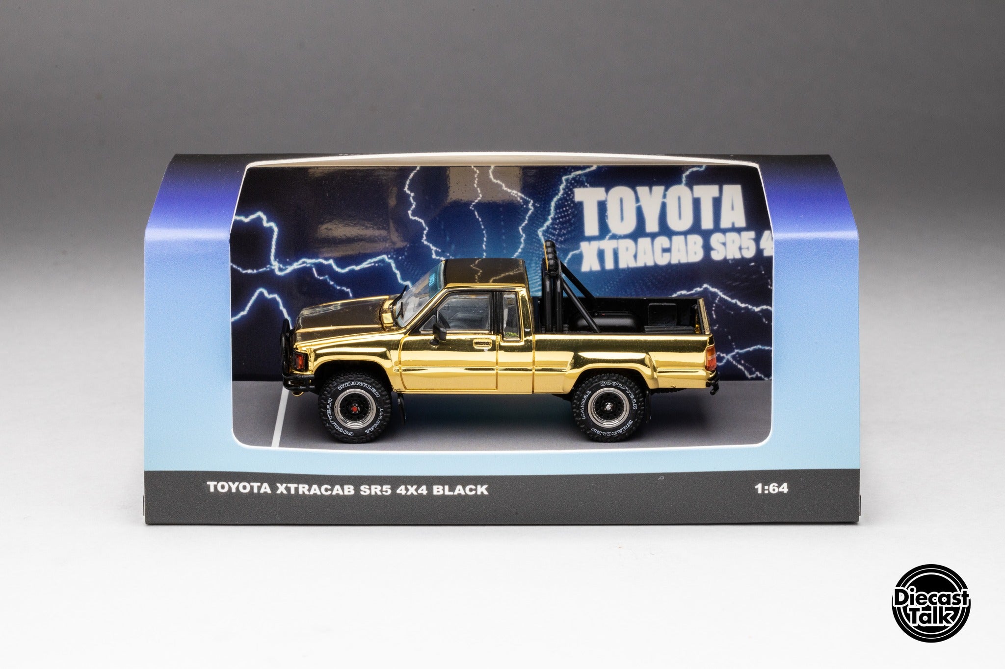 Japan Exclusive DiecastTalk Exclusive 1/64 Toyota 1985 Hilux SR5 Xtrac