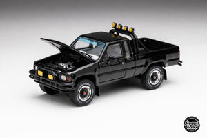 Japan Exclusive DiecastTalk Exclusive 1/64 Toyota 1985 Hilux SR5 Xtracab Black