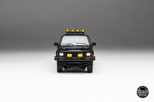 Load image into Gallery viewer, Japan Exclusive DiecastTalk Exclusive 1/64 Toyota 1985 Hilux SR5 Xtracab Black