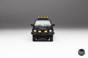 Japan Exclusive DiecastTalk Exclusive 1/64 Toyota 1985 Hilux SR5 Xtracab Black