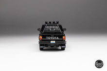 Load image into Gallery viewer, Japan Exclusive DiecastTalk Exclusive 1/64 Toyota 1985 Hilux SR5 Xtracab Black