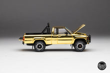 Load image into Gallery viewer, Japan Exclusive DiecastTalk Exclusive 1/64 Toyota 1985 Hilux SR5 Xtracab Black