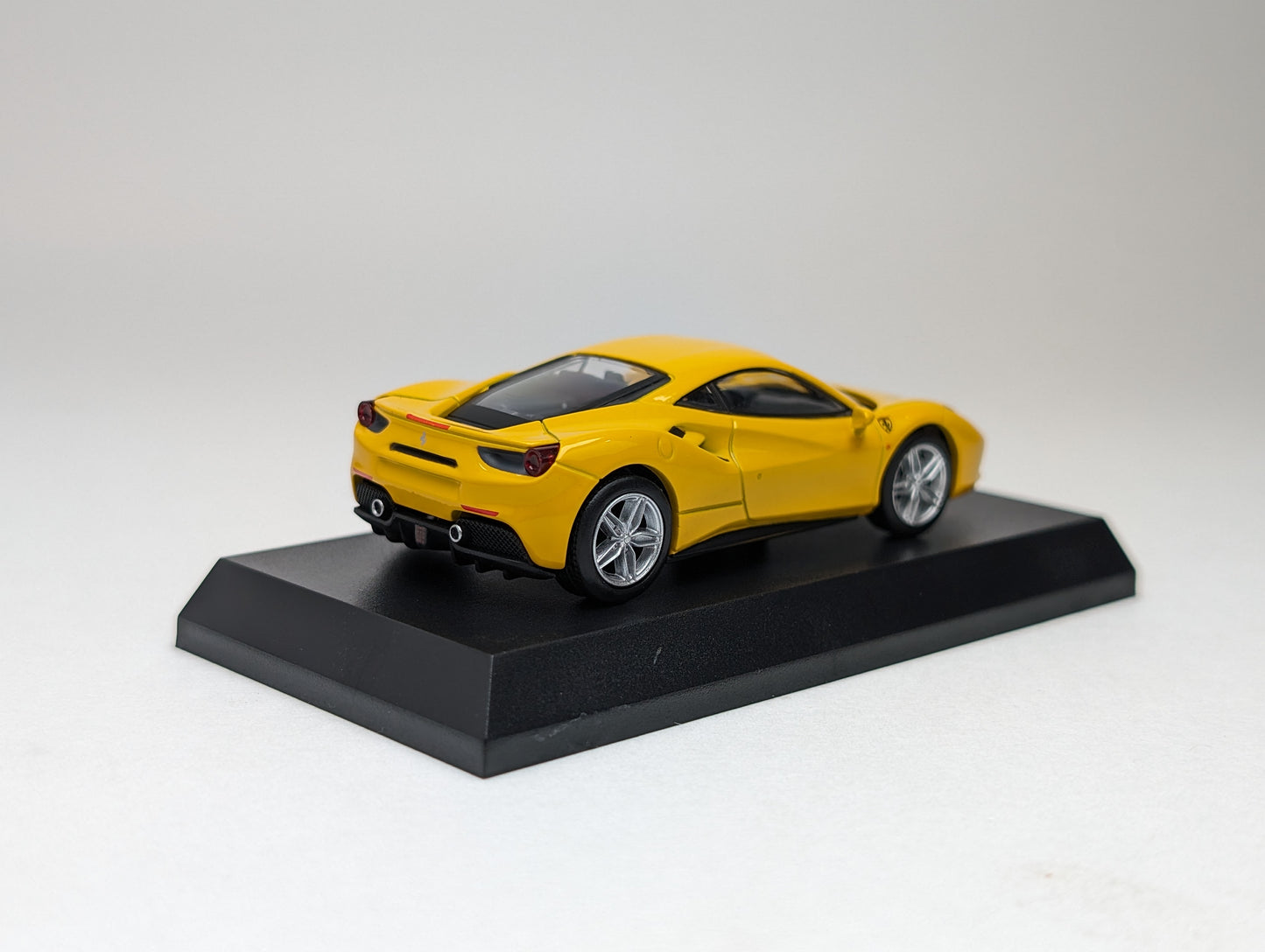KYOSHO 1:64 Ferrari 488 GTB Yellow (with tools)