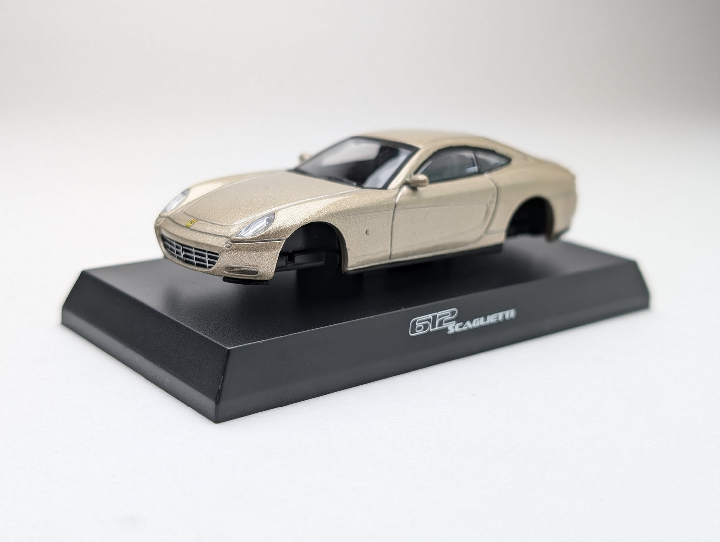 KYOSHO 1:64 Ferrari 612 Scaglietti Champagne