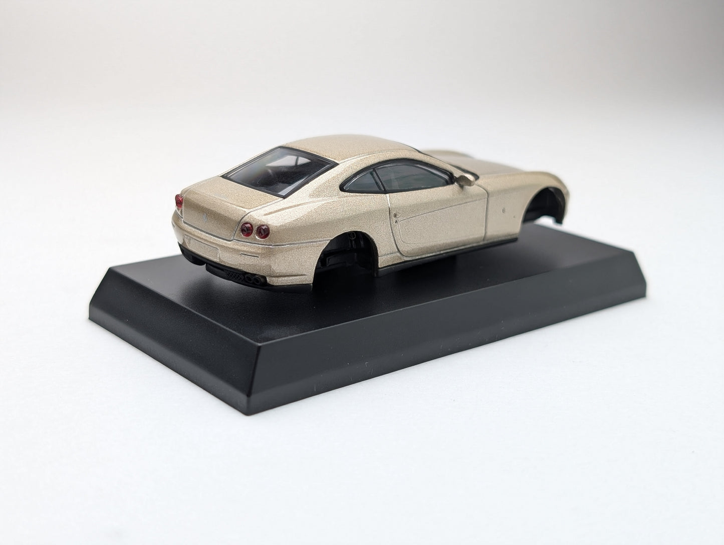 KYOSHO 1:64 Ferrari 612 Scaglietti Champagne