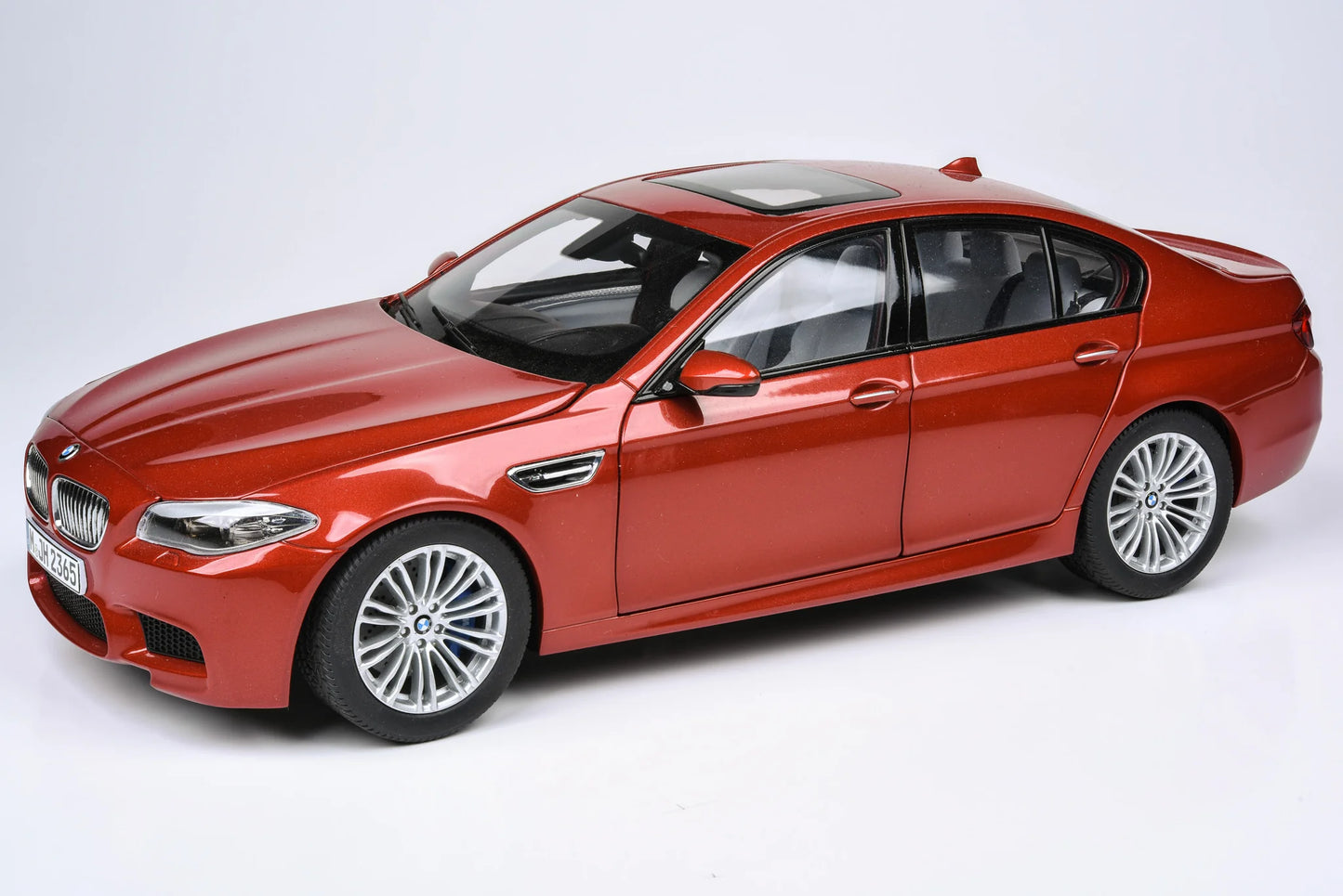 Paragon 1:18 BMW M5 F10 Sakhir Orange – DiecastTalk