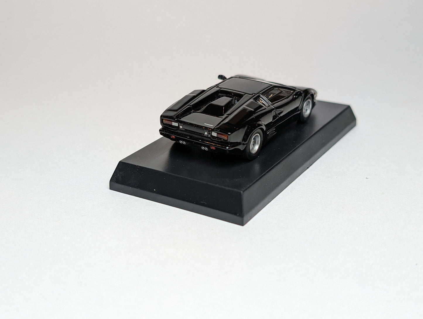 KYOSHO 1:64 Lamborghini Countach 25th Anniversary (Black)