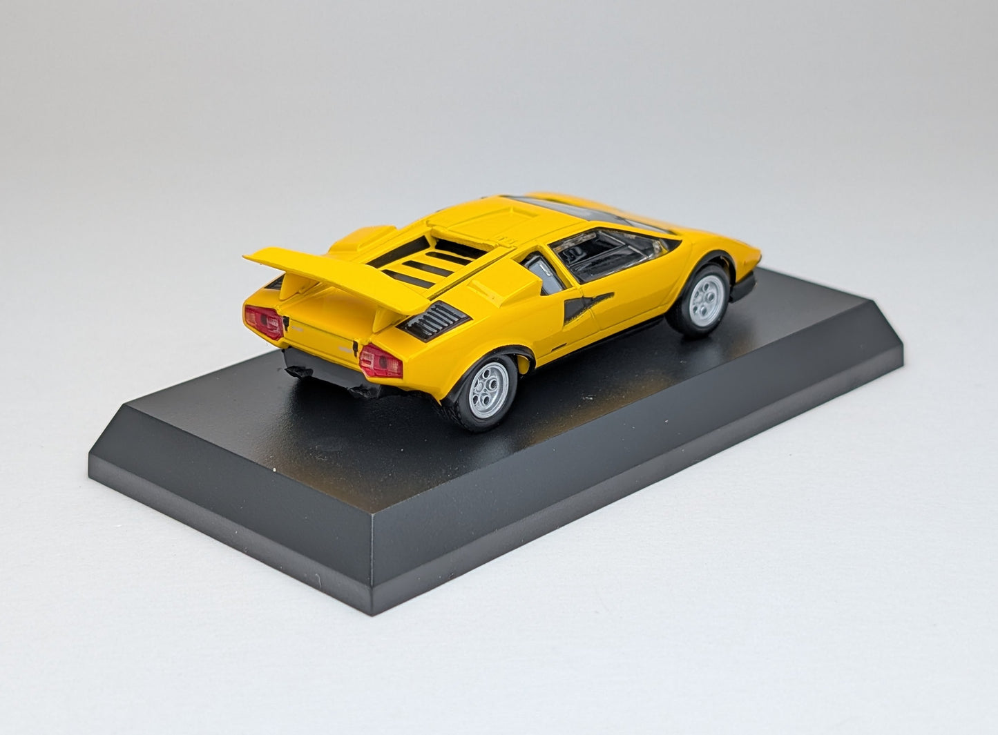 KYOSHO 1:64 Lamborghini Countach LP500S (Yellow)