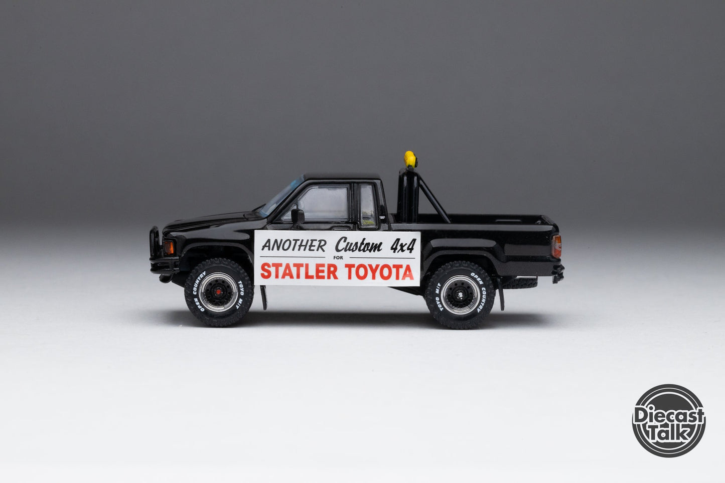 GCD DiecastTalk Exclusive 1/64 Toyota 1985 Hilux SR5 Xtracab Black Ltd 1400pcs