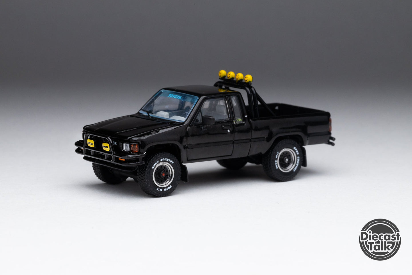 GCD DiecastTalk Exclusive 1/64 Toyota 1985 Hilux SR5 Xtracab Black Ltd 1400pcs