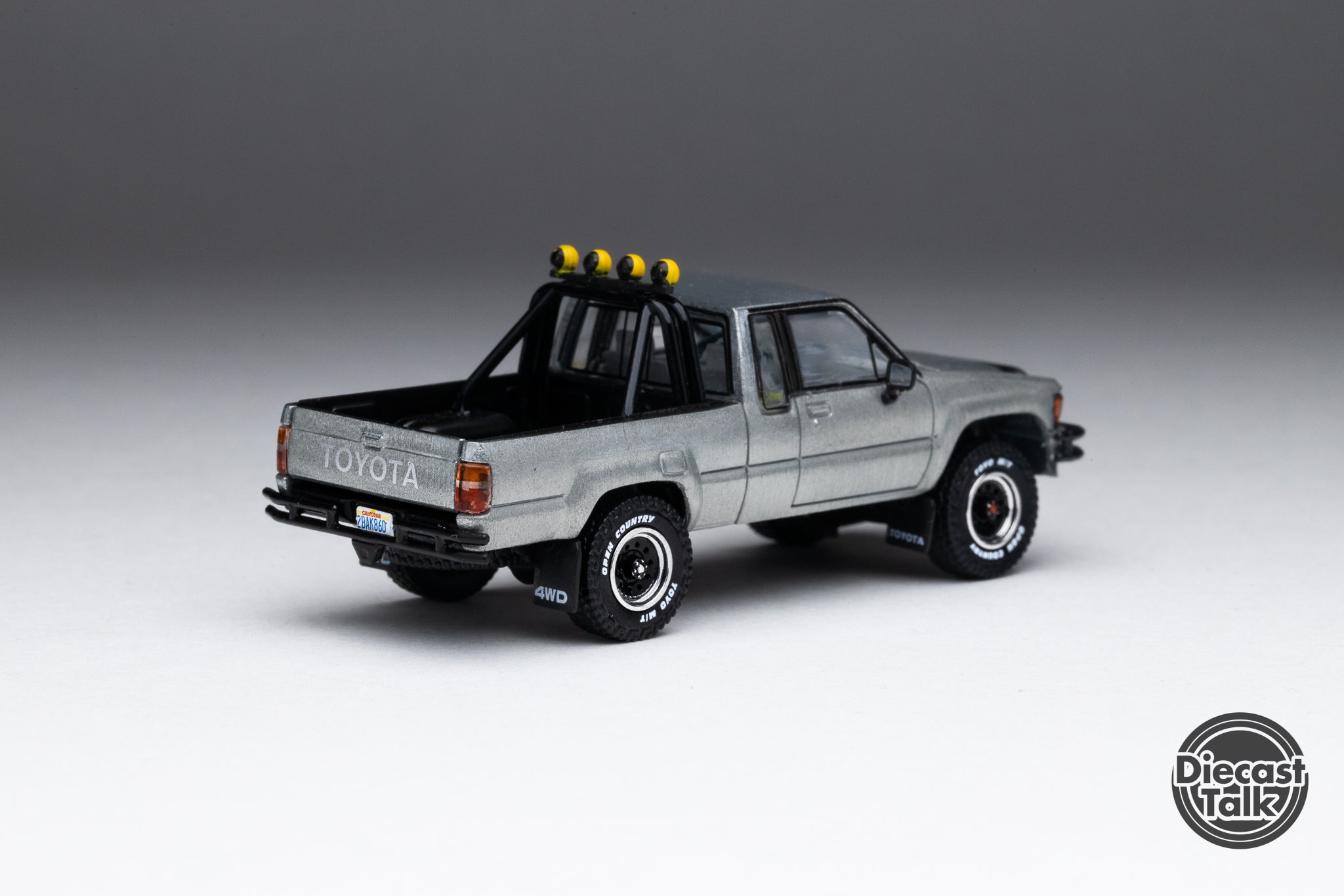 GCD DiecastTalk Exclusive 1/64 Toyota 1985 Hilux SR5 Xtracab Black Ltd