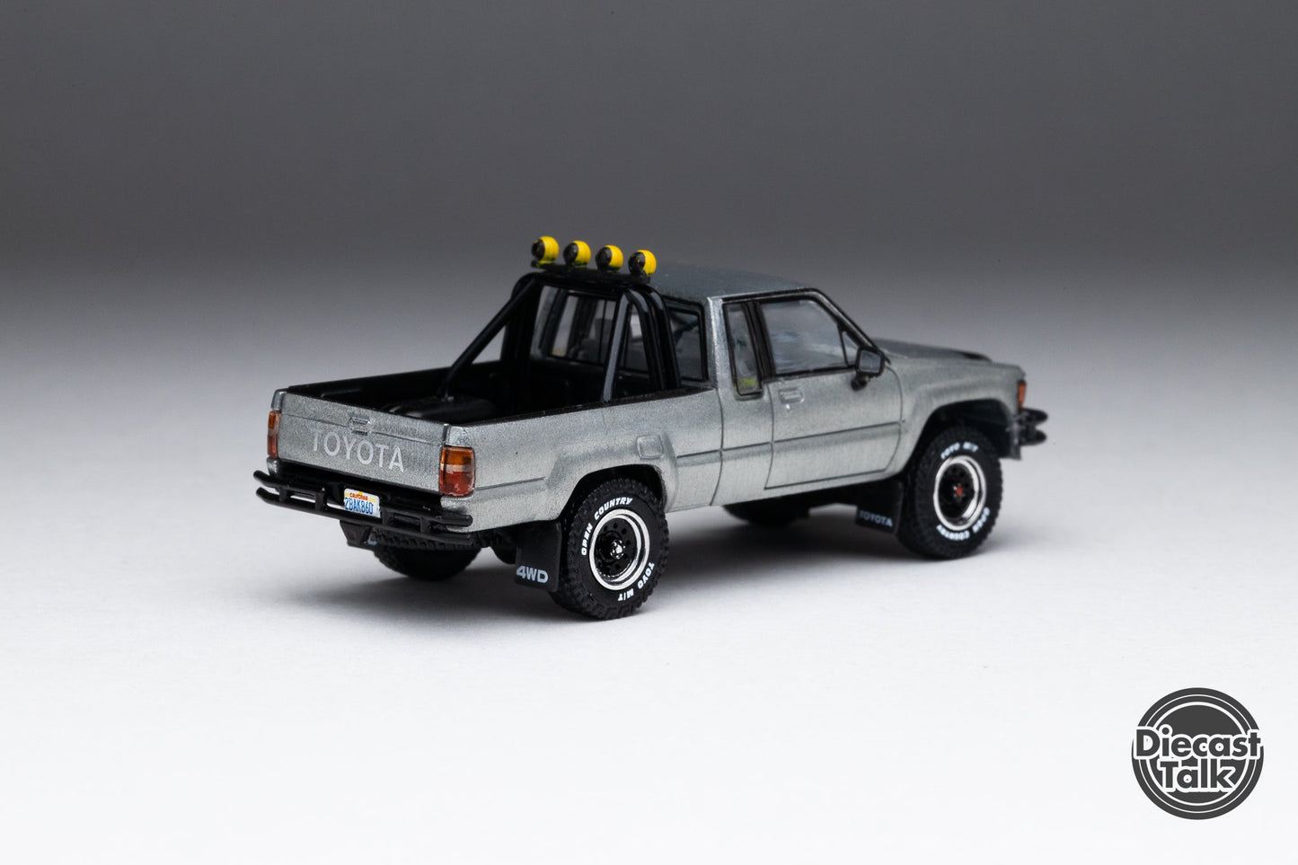 GCD DiecastTalk Exclusive 1/64 Toyota 1985 Hilux SR5 Xtracab Black Ltd 1400pcs