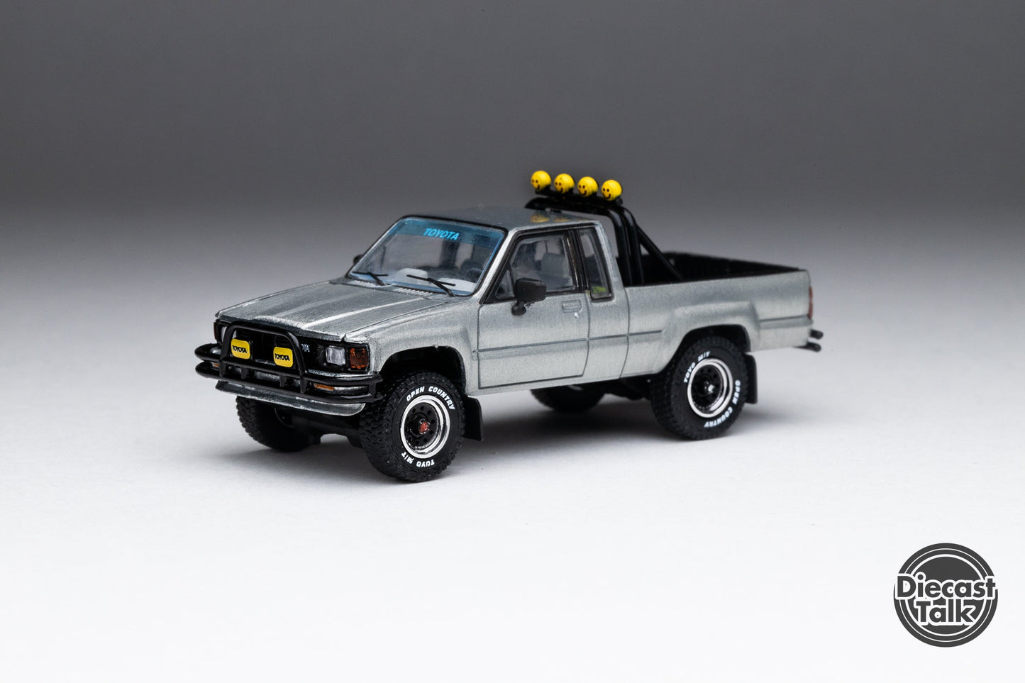 GCD DiecastTalk Exclusive 1/64 Toyota 1985 Hilux SR5 Xtracab Black Ltd 1400pcs