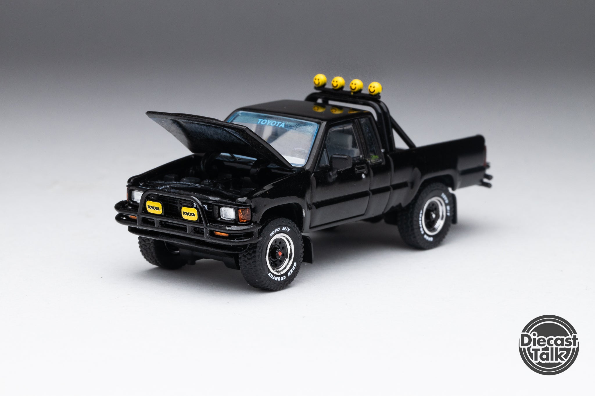 GCD DiecastTalk Exclusive 1/64 Toyota 1985 Hilux SR5 Xtracab Black Ltd