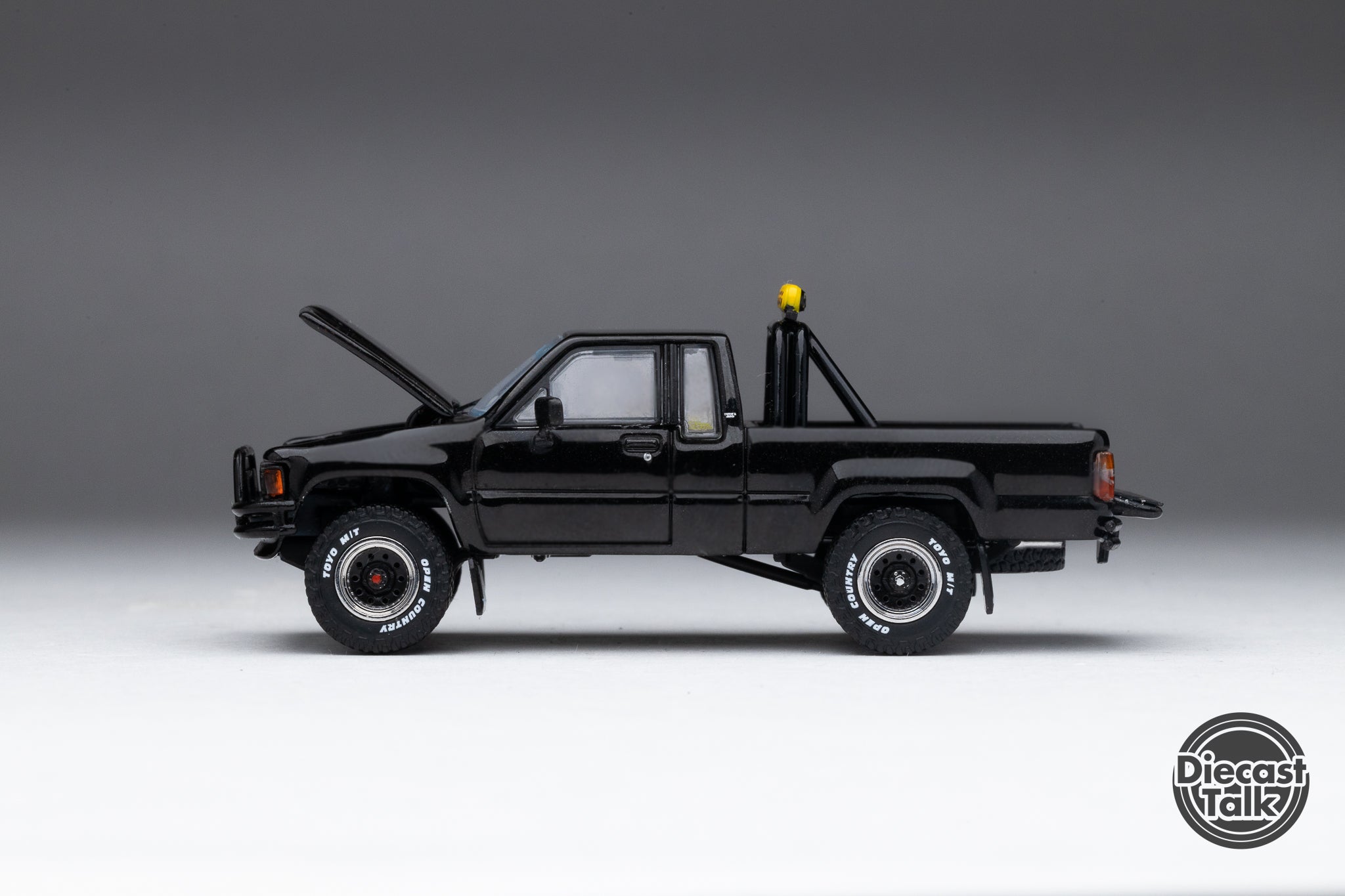 GCD DiecastTalk Exclusive 1/64 Toyota 1985 Hilux SR5 Xtracab Black Ltd