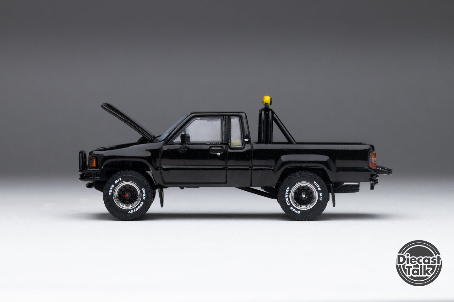 GCD DiecastTalk Exclusive 1/64 Toyota 1985 Hilux SR5 Xtracab Black Ltd 1400pcs