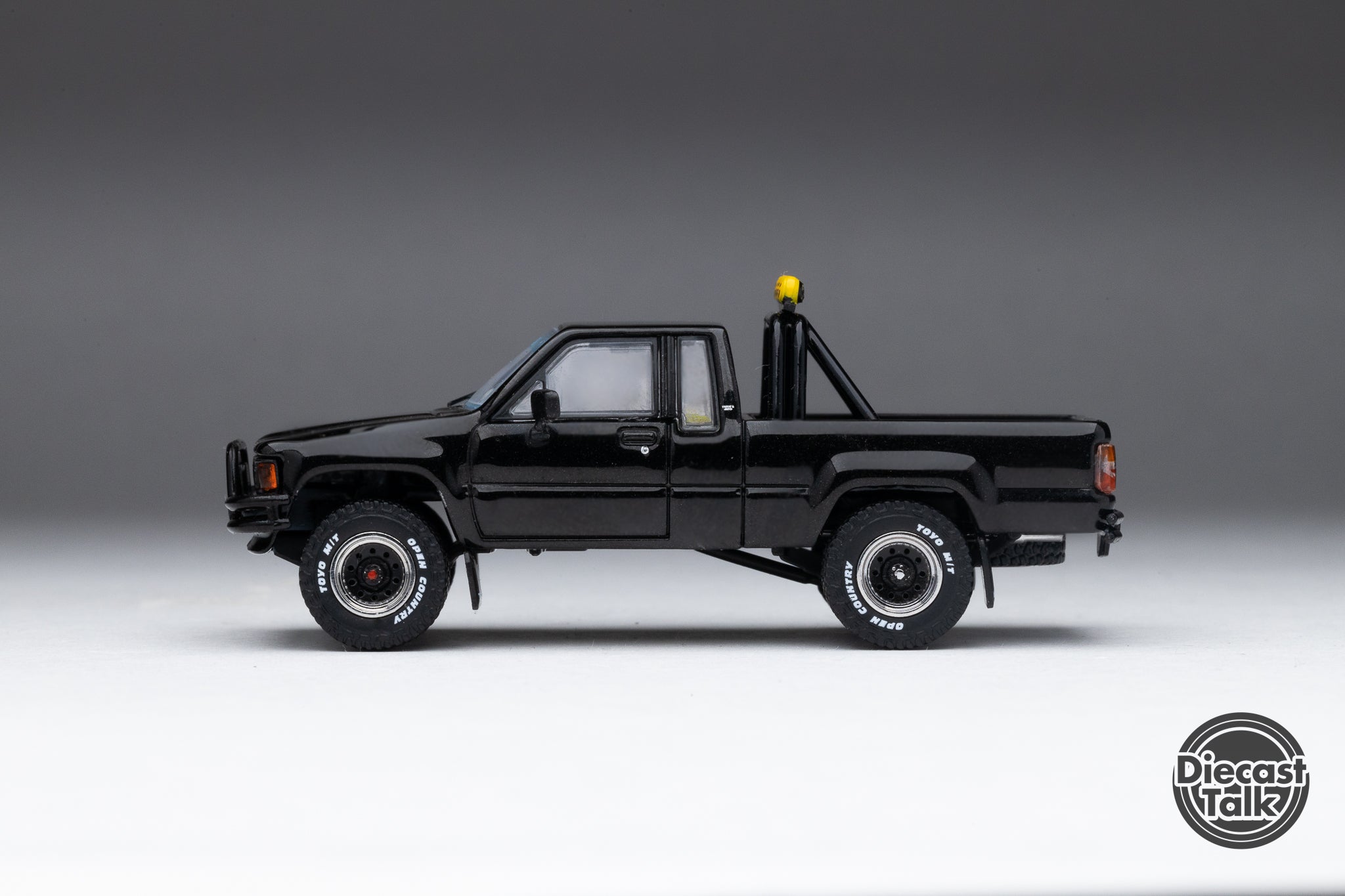 GCD DiecastTalk Exclusive 1/64 Toyota 1985 Hilux SR5 Xtracab Black Ltd