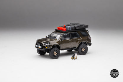 DiecastTalk Exclusive 1/64 Toyota 4Runner Pre-Runner (Madpews) with dog and accessories