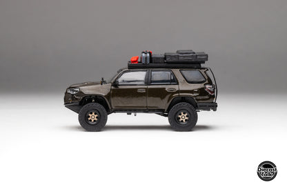 DiecastTalk Exclusive 1/64 Toyota 4Runner Pre-Runner (Madpews) with dog and accessories