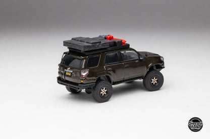 DiecastTalk Exclusive 1/64 Toyota 4Runner Pre-Runner (Madpews) with dog and accessories