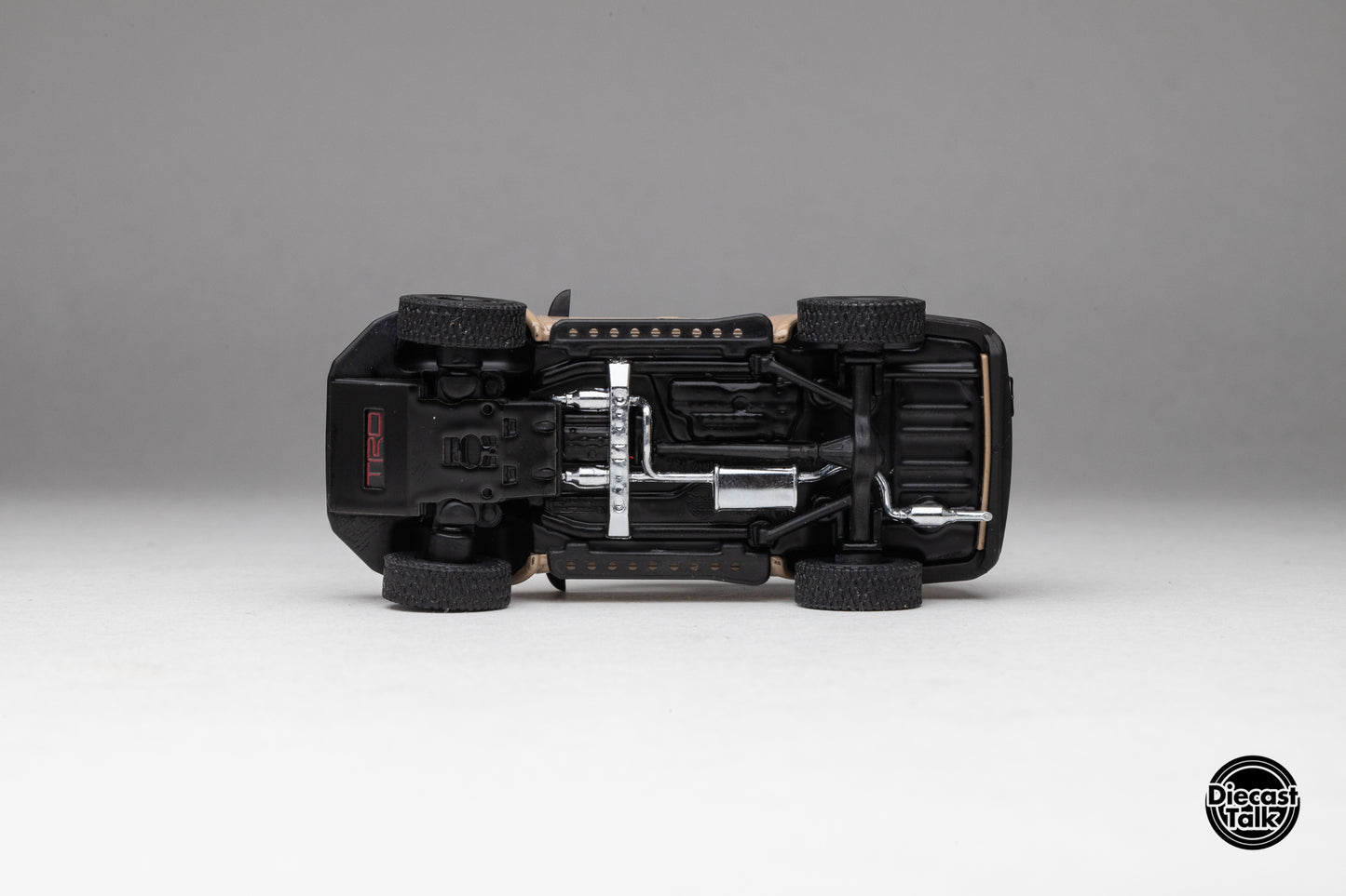 DiecastTalk Exclusive 1/64 Toyota 4Runner Pre-Runner (Madpews) with dog and accessories