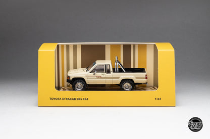 DiecastTalk Exclusive 1/64 Toyota 1985 Hilux SR5 Xtracab Beige with Accessories