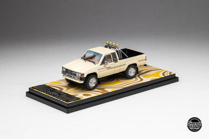 DiecastTalk Exclusive 1/64 Toyota 1985 Hilux SR5 Xtracab Beige with Accessories