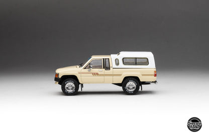 DiecastTalk Exclusive 1/64 Toyota 1985 Hilux SR5 Xtracab Beige with Accessories