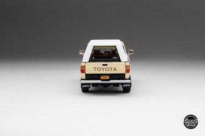 DiecastTalk Exclusive 1/64 Toyota 1985 Hilux SR5 Xtracab Beige with Accessories