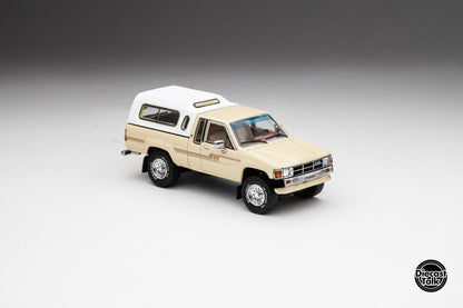 DiecastTalk Exclusive 1/64 Toyota 1985 Hilux SR5 Xtracab Beige with Accessories