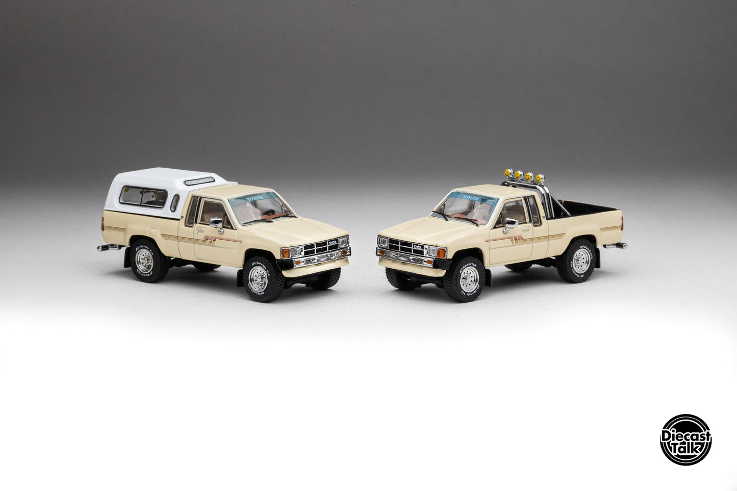 DiecastTalk Exclusive 1/64 Toyota 1985 Hilux SR5 Xtracab Beige with Accessories