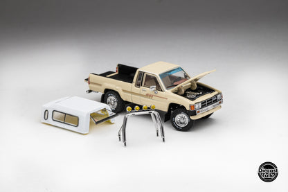 DiecastTalk Exclusive 1/64 Toyota 1985 Hilux SR5 Xtracab Beige with Accessories