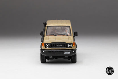 DiecastTalk Arab Exclusive GCD 1/64 Toyota Land Cruiser 70 series with figures