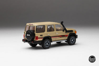 DiecastTalk Arab Exclusive GCD 1/64 Toyota Land Cruiser 70 series with figures