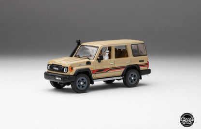 DiecastTalk Arab Exclusive GCD 1/64 Toyota Land Cruiser 70 series with figures
